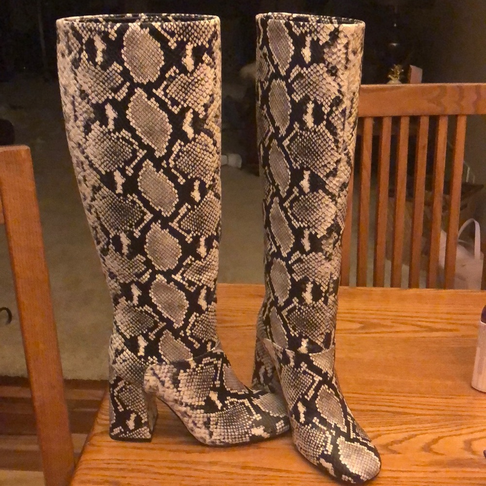Alice & Olivia python boots 2019 NWT SOLD OUT